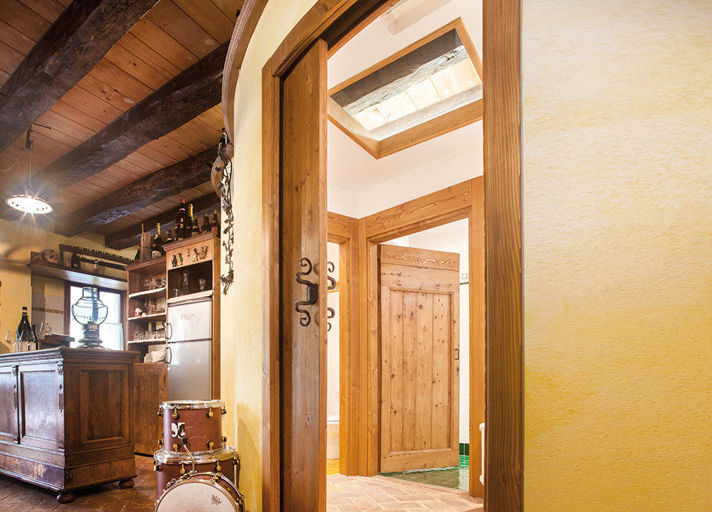 This Eclisse curved pocket door in  an 18th century wine cellar imitates the curve of a wine barrel.